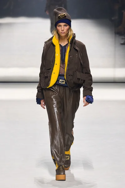 Look 24